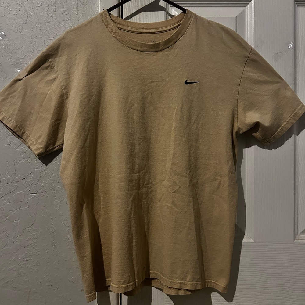 VINTAGE Nike Men's Medium Beige Short Sleeve Tee